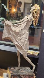 "Sterntaler" , Pappmaché, in der Galleria Sacchetti, Ascona