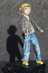 Junge mit gelber Kappe, Papier, 2025, Sabine Schwarzenbach-Böhm