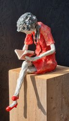 Lesende im roten Kleid, Papier, 2022, Sabine Schwarzenbach-Böhm