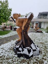 Aufbruch, 2023, Skulptur Zedernholz, Kettensäge