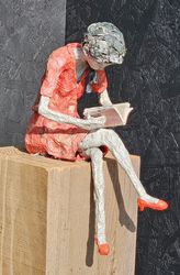 Lesende im roten Kleid, Papier, 2022, Sabine Schwarzenbach-Böhm