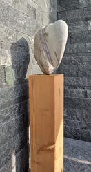 Herzensstein, Skulptur, 2021,Cristallina Marmor, 37x36x14