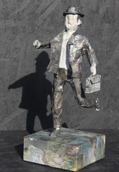 Banker mit Koffer, Papier, 2025, Heinrich Schwarzenbach-Böhm