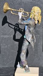 Trompeterin, Papier, 2024, Sabine Schwarzenbach-Böhm