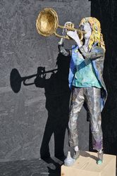 Trompeterin, Papier, 2024, Sabine Schwarzenbach-Böhm